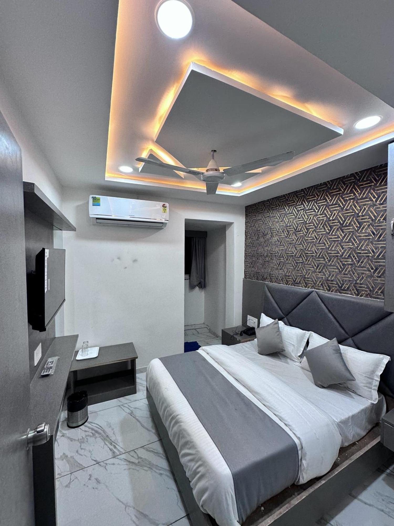 Hotel The Pacific Ahmedabad Airport Dış mekan fotoğraf