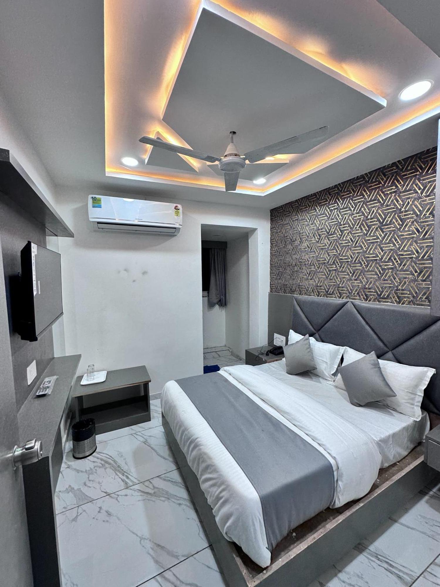 Hotel The Pacific Ahmedabad Airport Dış mekan fotoğraf
