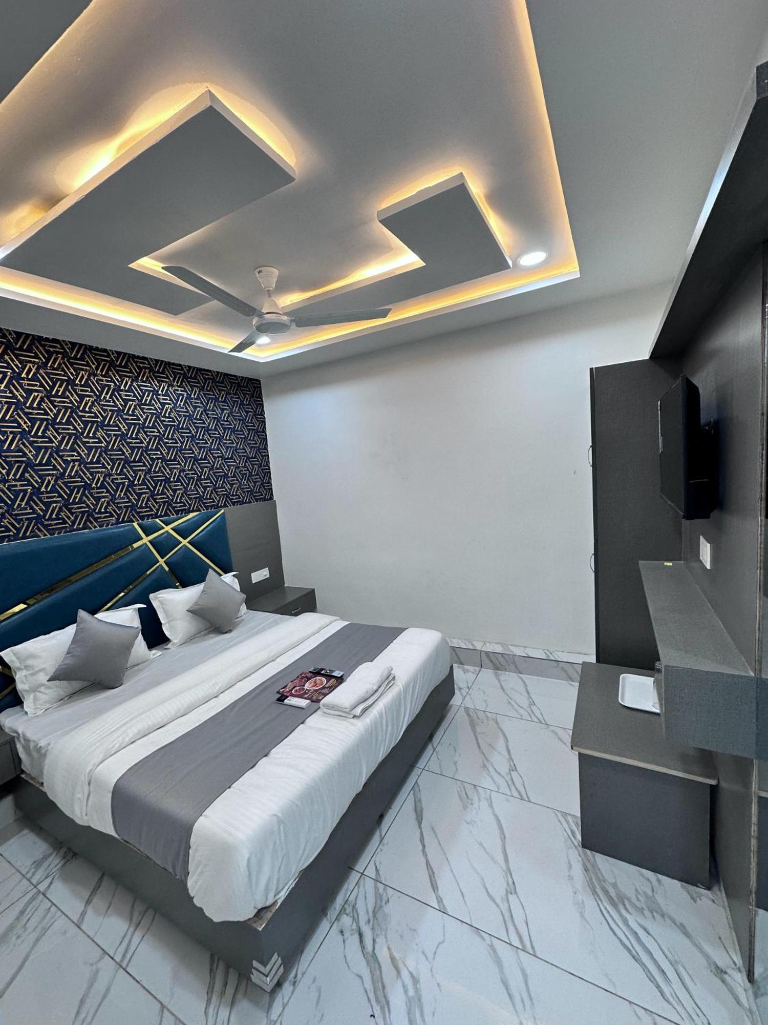 Hotel The Pacific Ahmedabad Airport Dış mekan fotoğraf